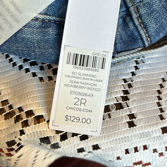 NWT Chico’s Newberry Indigo 2R So Slimming Girlfriend Slim Leg Jeans Trendy - Picture 15 of 15